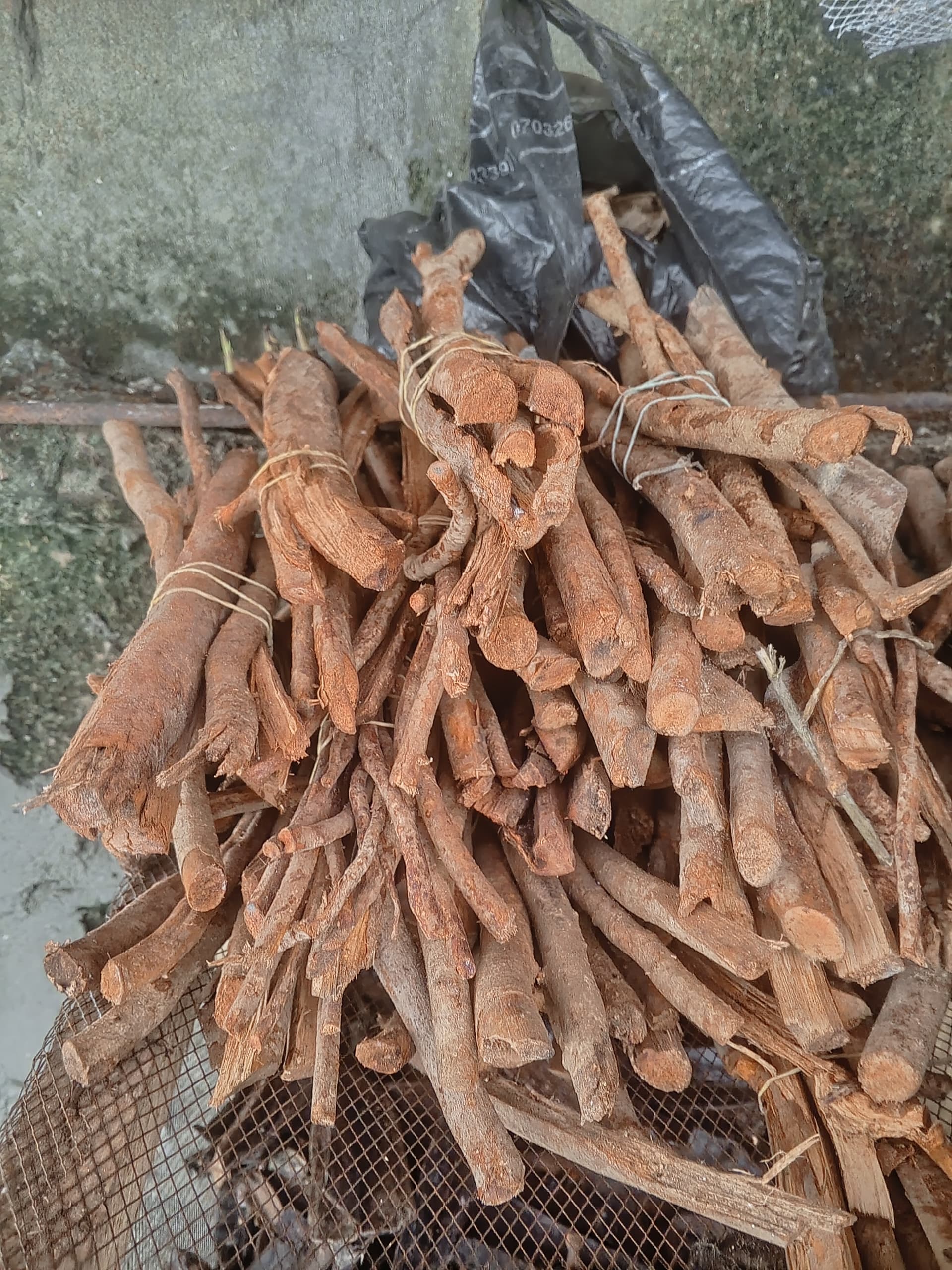 Egbo Akika (DRIED)